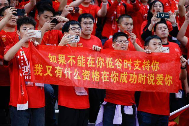曼晚：托纳利正接近曼联，纽卡标价8700万英镑 红魔未明确拒绝